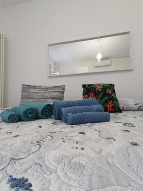 HomeSamantha Milano